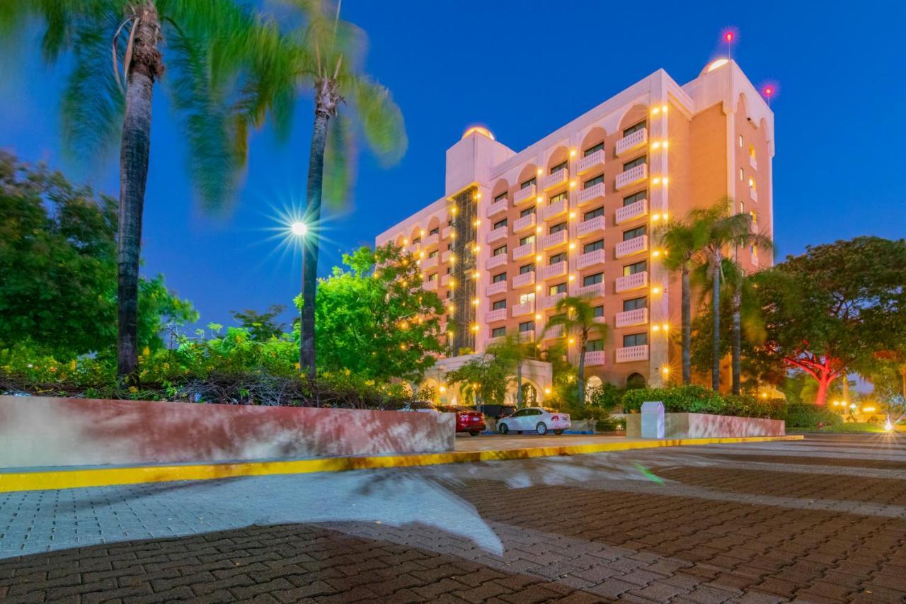 Hotel Lucerna Culiacan Bagian luar foto