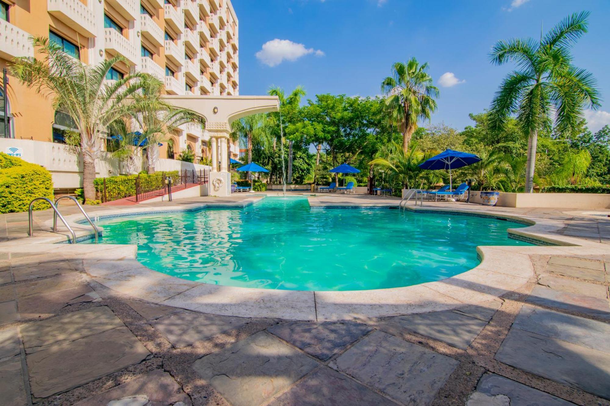 Hotel Lucerna Culiacan Bagian luar foto