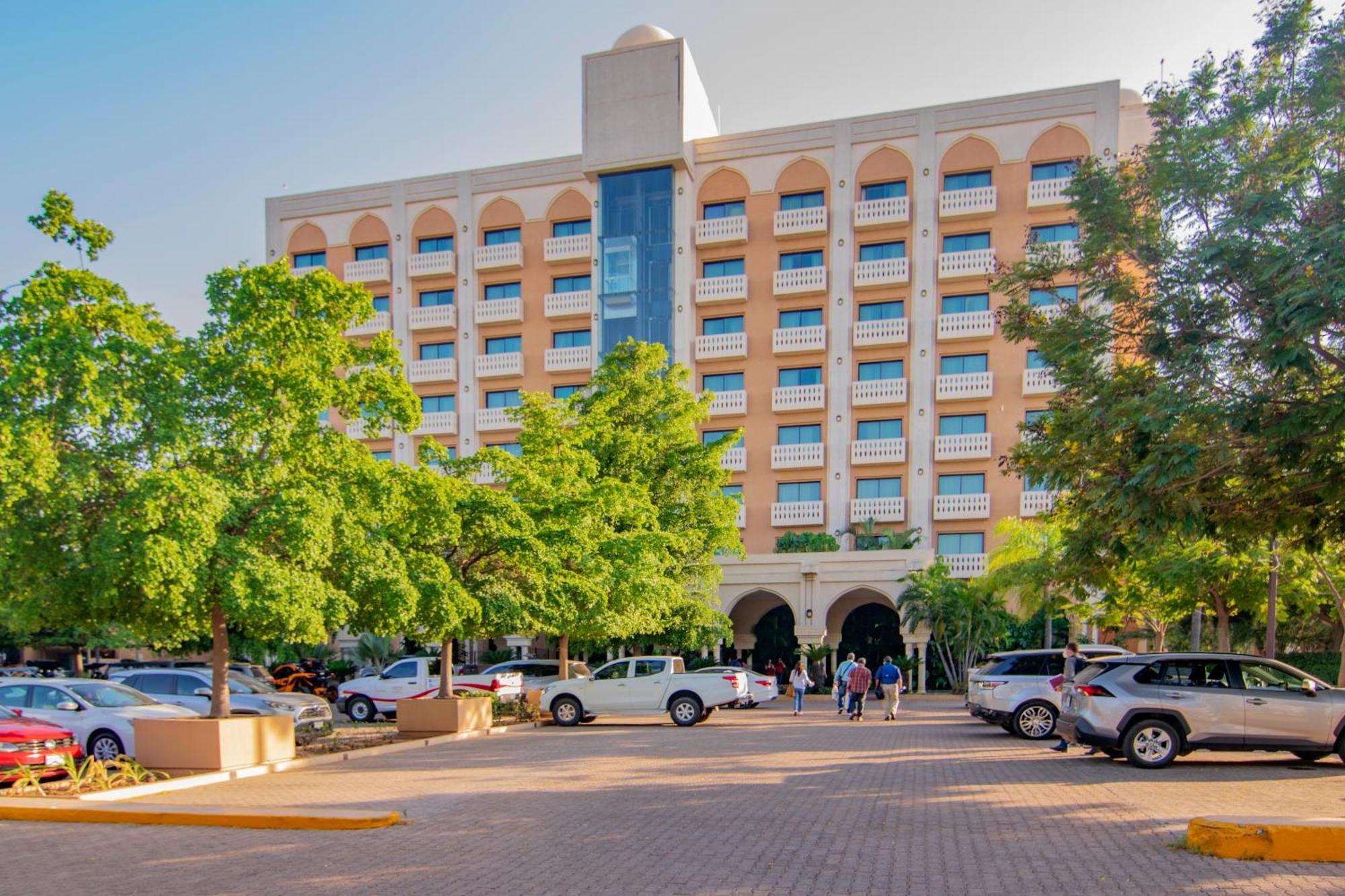 Hotel Lucerna Culiacan Bagian luar foto